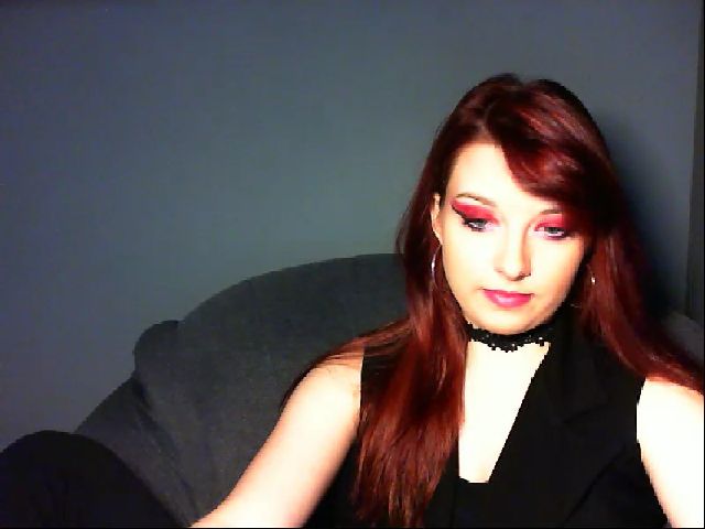 Live sex webcam photo for VirginLuna18 #260797550