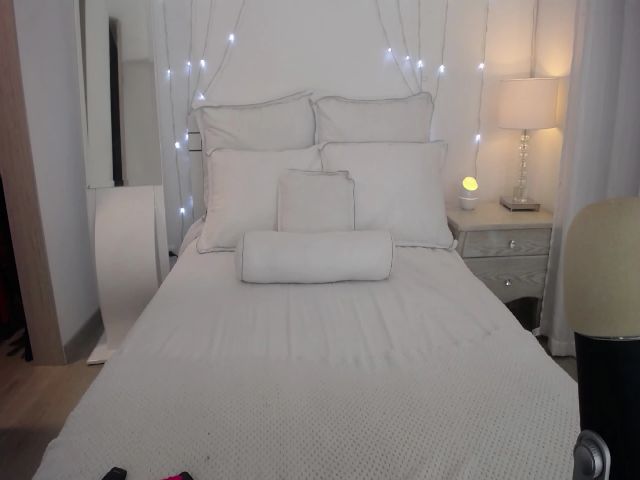 Live sex webcam photo for Marianviolet #257986593