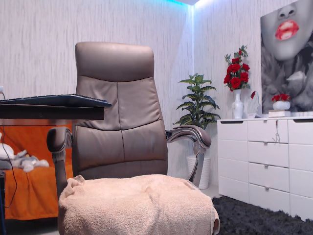 Live sex webcam photo for SecretDesire0 #257213540