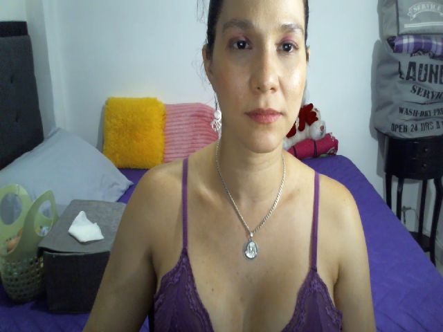 Live sex webcam photo for Sofiahenao #254376389