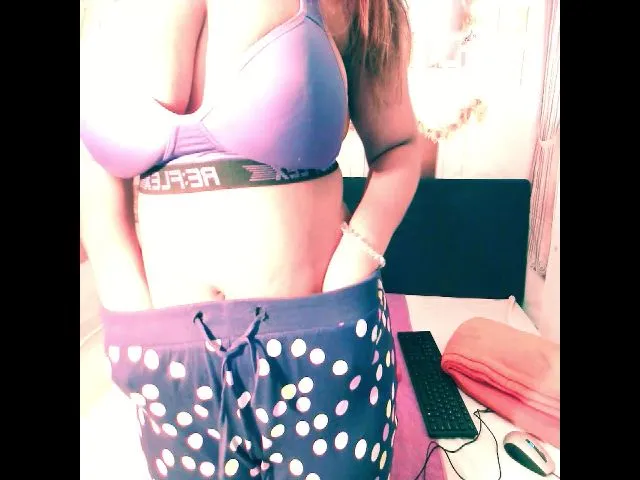 Live sex webcam photo for Sexyindianzn #263641360