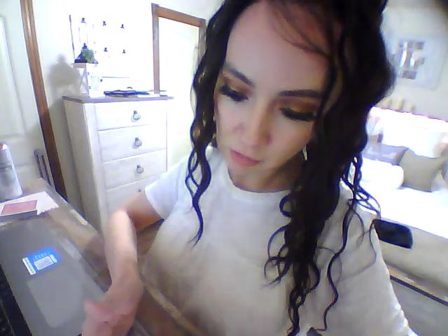 Live sex webcam photo for SweetHoney33 #264692931