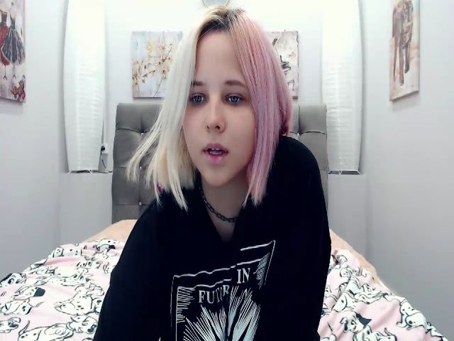 Live sex webcam photo for Helokit #255602367