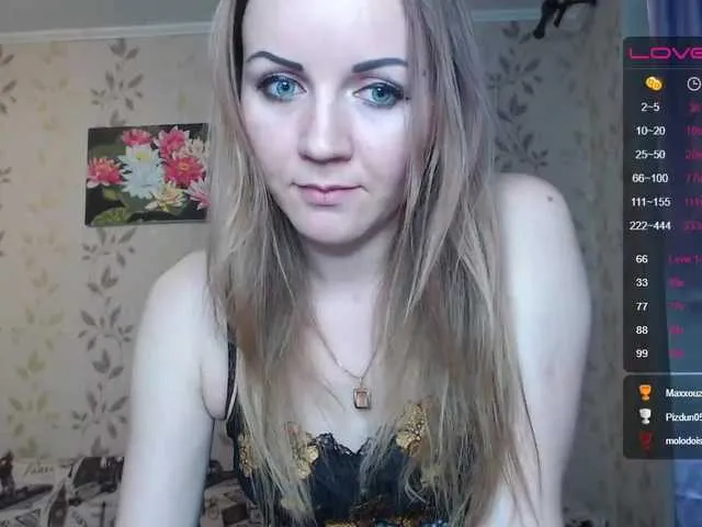 Live sex webcam photo for Alenushka888 #241270314