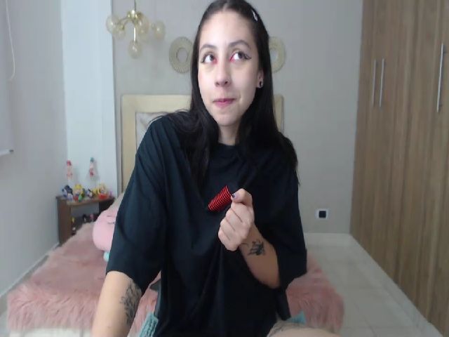 Live sex webcam photo for Emily_evans18 #254340894