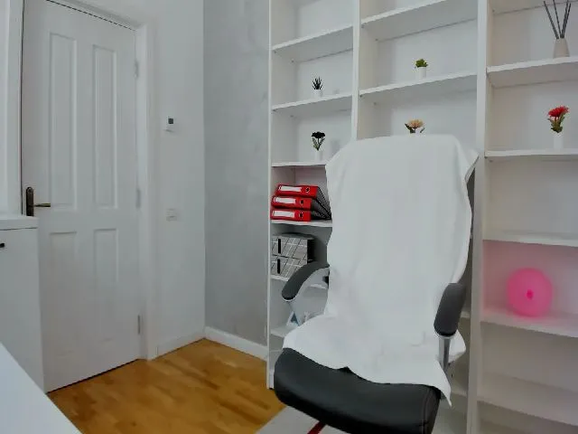 Live sex webcam photo for VanessaCroft #259885035