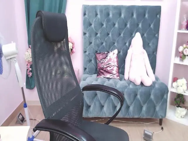 Live sex webcam photo for amyjune01 #254609972
