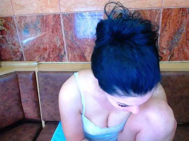Live sex webcam photo for Yanisa28 #241407041