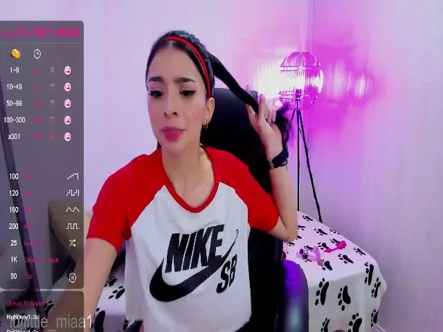 Live sex webcam photo for Little_Miaa1 #256209979