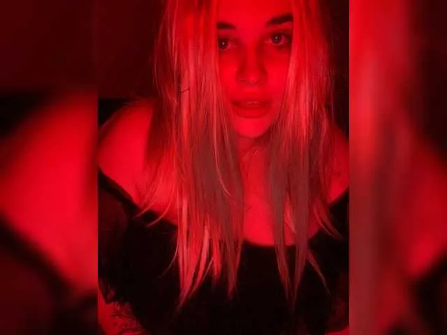 Live sex webcam photo for ElisaMyn #256014391