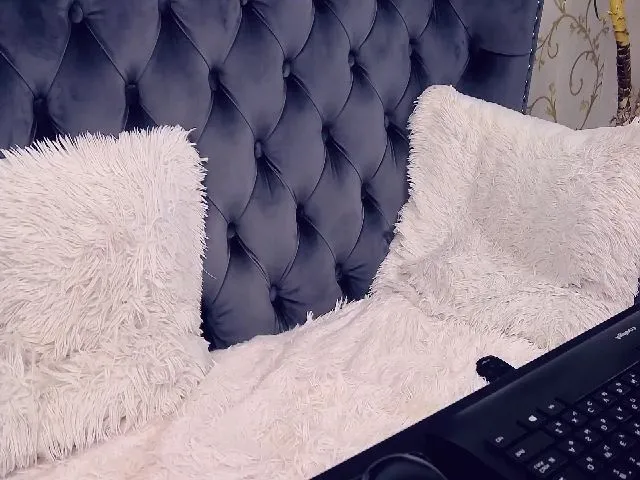 Live sex webcam photo for GoldBabyy #254420563