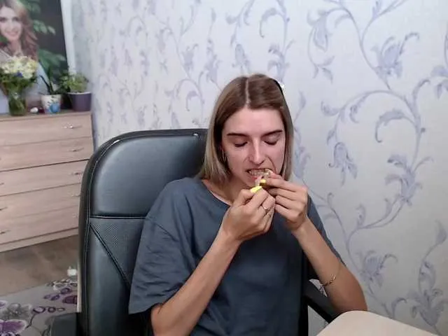 Live sex webcam photo for springibabby #251786378