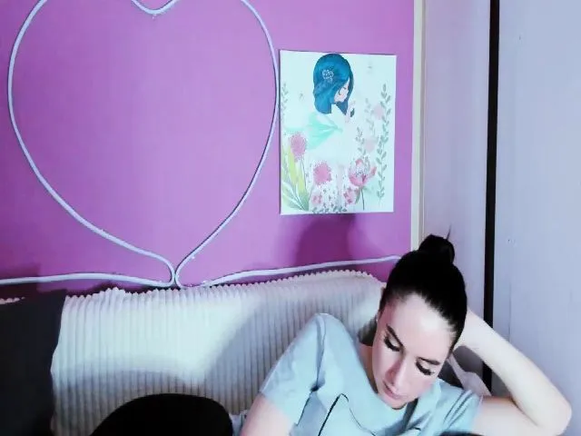 Live sex webcam photo for Lilly_Shine #257396263