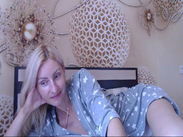 Live sex webcam photo for MeltingJulia #258151802