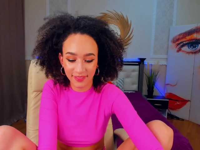 Live sex webcam photo for RaffaelaC #240993610