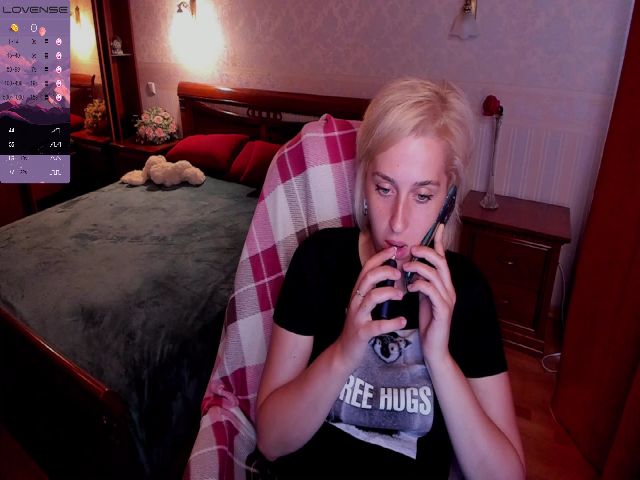 Live sex webcam photo for VictoriaJons5 #253375471