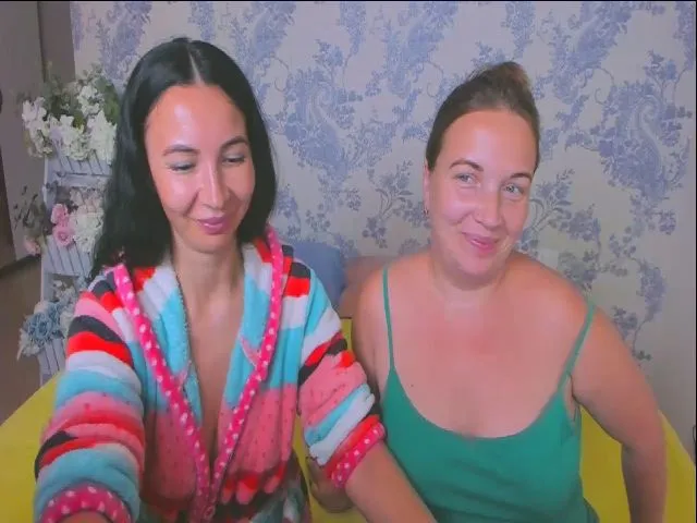 Live sex webcam photo for NikaRysa #253922763
