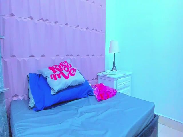 Live sex webcam photo for Cristal_West #254017374