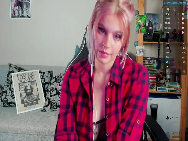 Live sex webcam photo for Sky_Drag0n #254997709