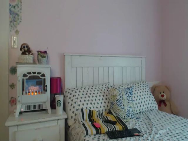 Live sex webcam photo for CashmereRox #265077392