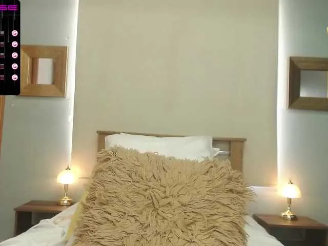 Live sex webcam photo for sarah-gomez #248643017