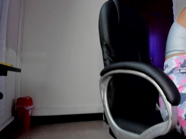 Live sex webcam photo for Marilyncruz__ #264387336