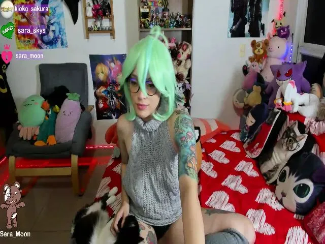 Live sex webcam photo for Sara_Skys #256677259