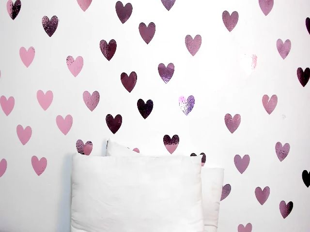 Live sex webcam photo for Roseann__ #262684420