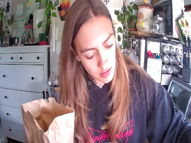 Live sex webcam photo for Sexylexi211 #260003345