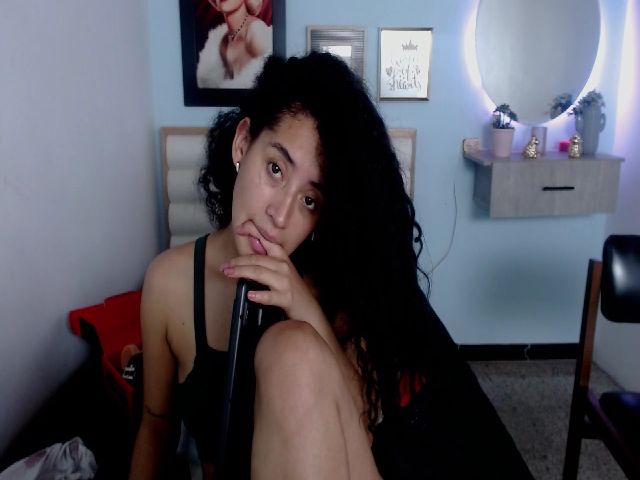 Live sex webcam photo for Jade_lee88 #255045760