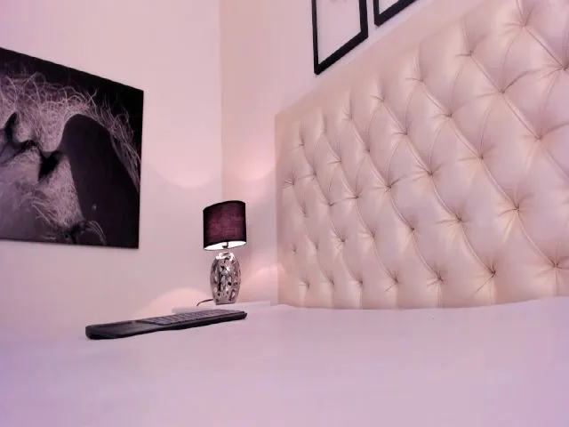 Live sex webcam photo for Mackenzie__20 #256142464