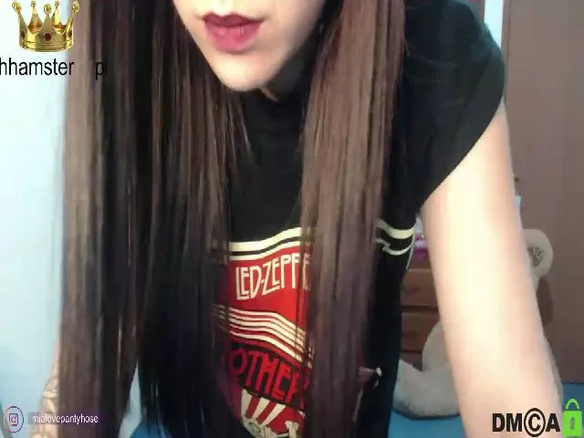Live sex webcam photo for Miahot21 #264668886