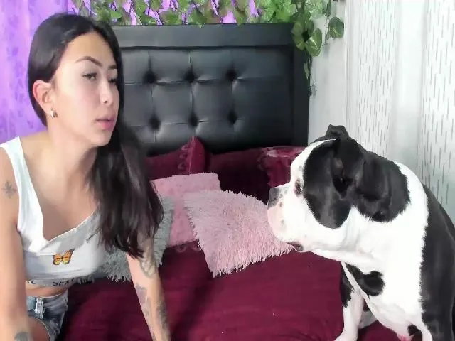 Live sex webcam photo for Holly_rosee #258337149