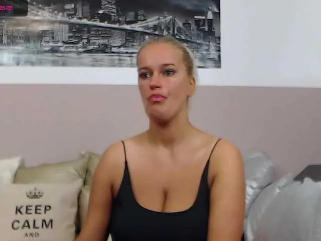 Live sex webcam photo for Roselyn25 #250940409