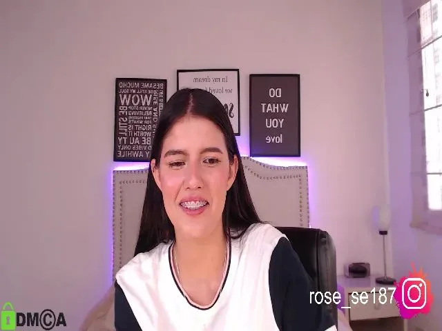 Live sex webcam photo for Rose_se #253899611