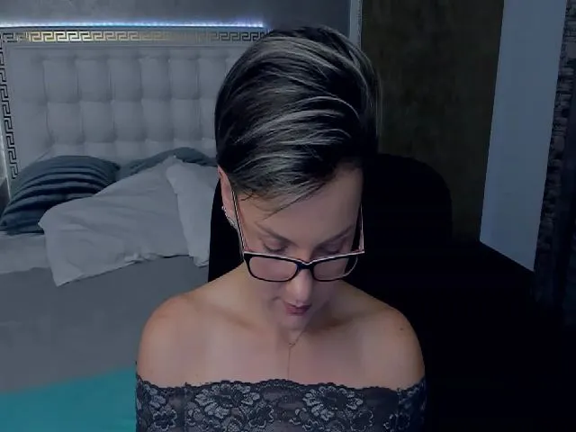 Live sex webcam photo for TiffanyRioxxx #258875987