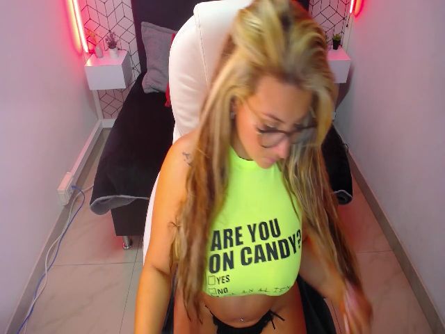 Live sex webcam photo for Lunahot48 #255973238