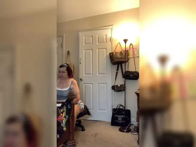 Live sex webcam photo for Italya1966 #241378908