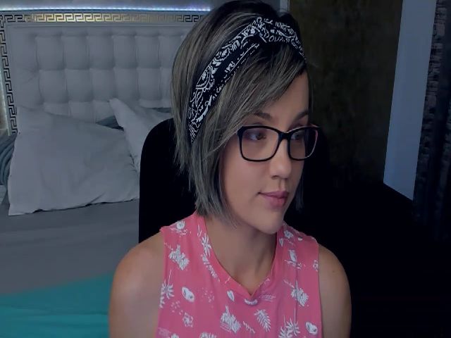 Live sex webcam photo for TiffanyRioxxx #264524858