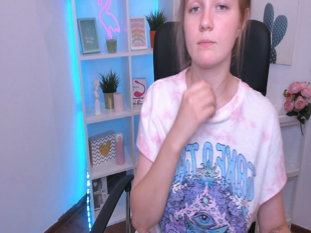 Live sex webcam photo for SweetMilkis #262677537