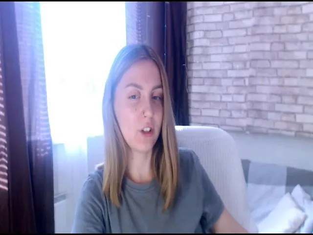 Live sex webcam photo for CumMeaRiver #261105761