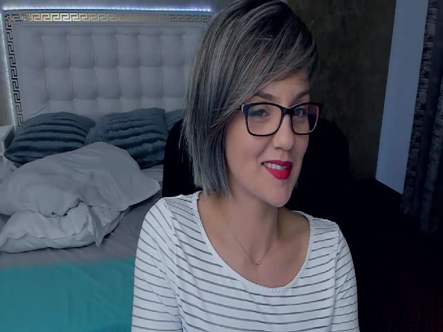 Live sex webcam photo for TiffanyRioxxx #258420929