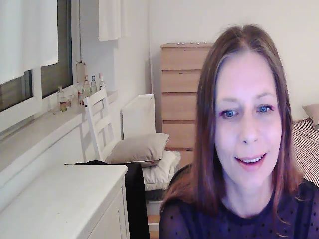 Live sex webcam photo for KatieAngel69 #264021561