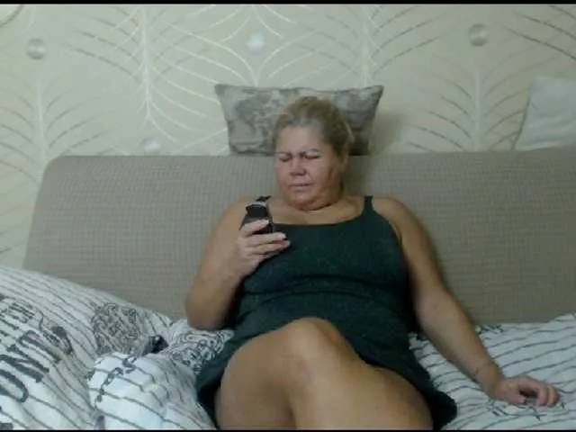 Live sex webcam photo for come2mom #241018381