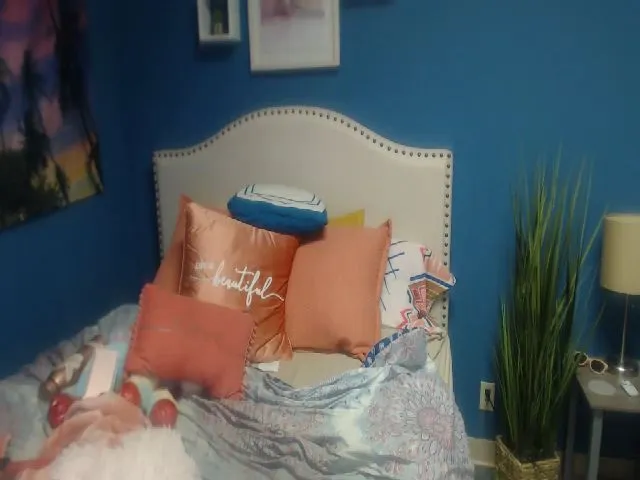 Live sex webcam photo for SnowWhiteXxxx #257457646