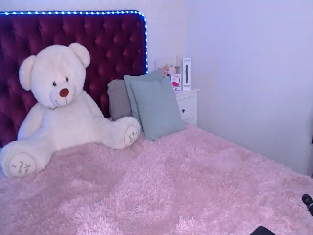 Live sex webcam photo for DOMINICA_MINI #258027025