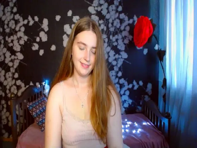 Live sex webcam photo for NikkySonge #253342375