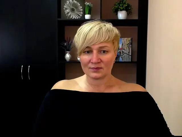 Live sex webcam photo for KailyMey #259332114