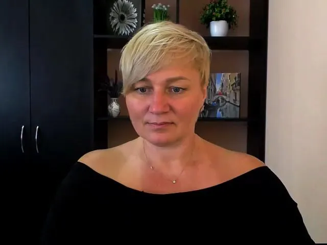 Live sex webcam photo for KailyMey #253776484