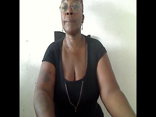 Live sex webcam photo for Assbigxhot9 #253914160